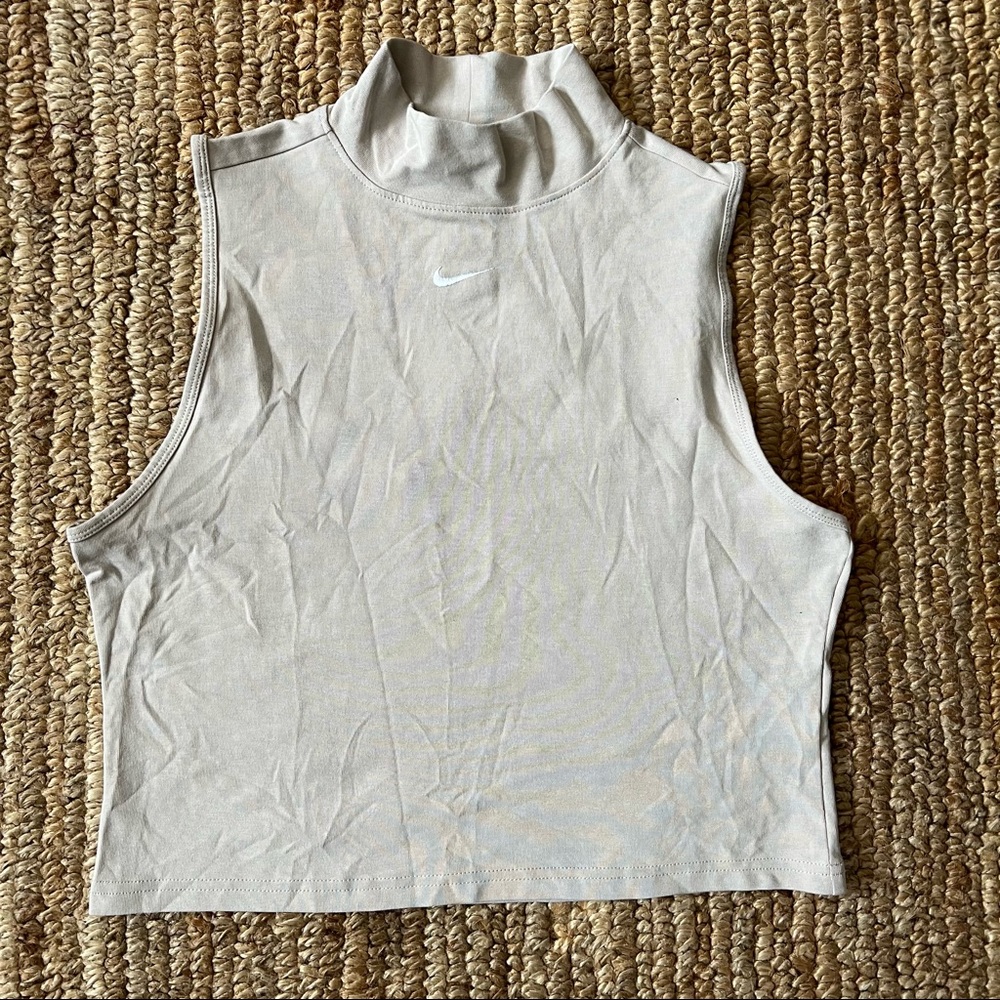 Nike top